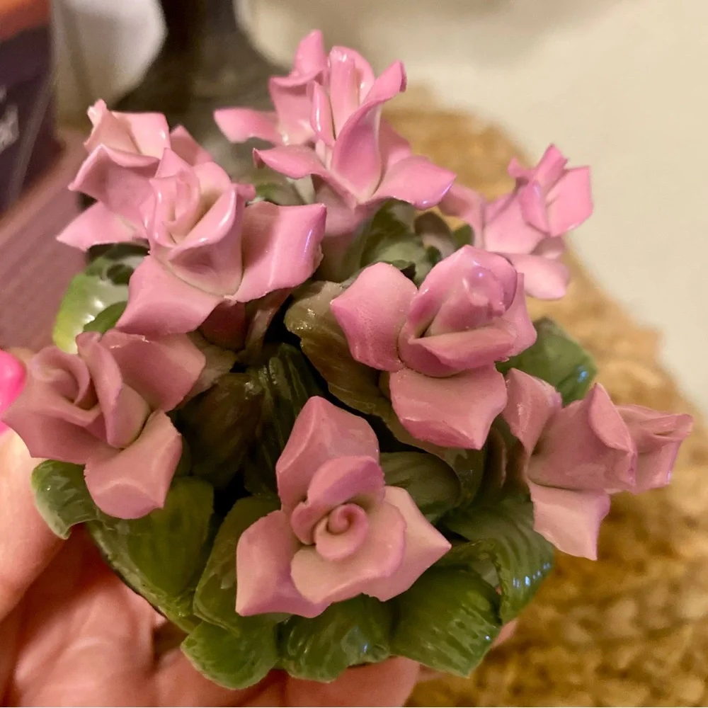 Capodimonte Porcelain Flower Centerpiece with pink roses size 4x4x4
